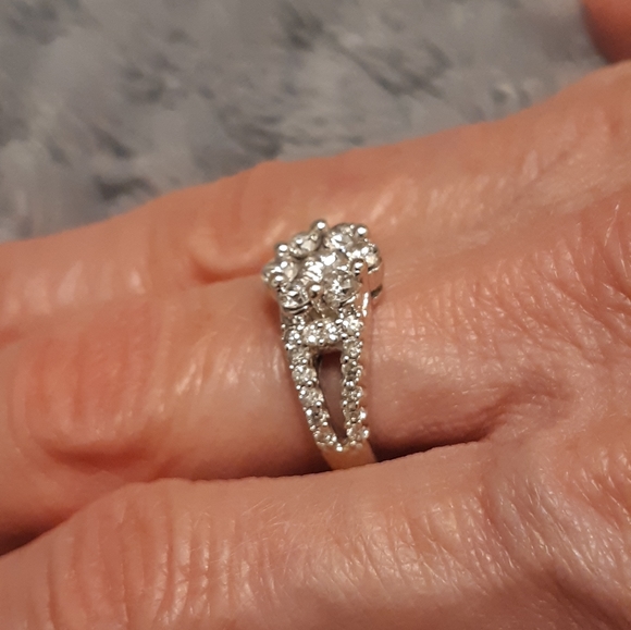 Unique barely worn 14k white gold 1.0ct flower cluster - Picture 4 of 4